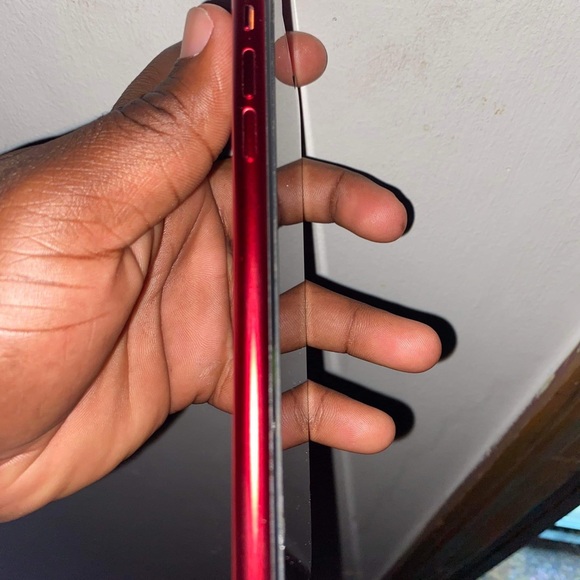 I am selling My IPhone 11, Red. it is in Good condition - Picture 4 of 5